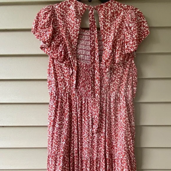 VGUC Old Navy Sz-L(M) Red & White Floral Layers, Ruffled Sleeves, Gathered Chest - Picture 5 of 16